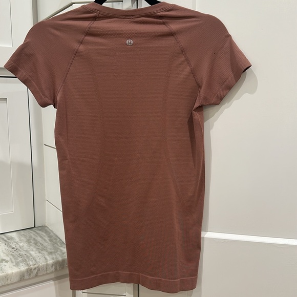 (6089)  🍋 LULULEMON RUN: Swiftly Tech Short Sleeve Crew Sz 4 **LOVED - Picture 6 of 7